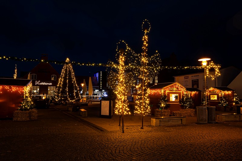 Ikke alle byens engle kommer op i år, men både dem ved julebyen og dem lige uden for byen kommer til at lyse i december.