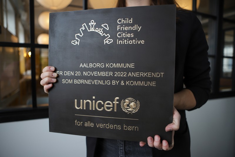 Aalborg Kommune blev søndag hædret som børnevenlig kommune. Hæderen kom fra UNICEF Danmark