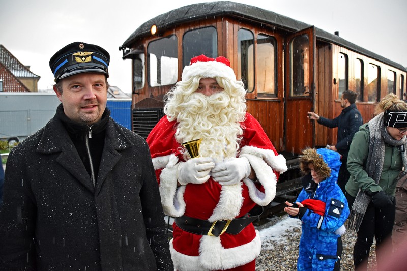 Lokomotivfører Benjamin Olsen bragte julemanden sikkert til Mariager.
