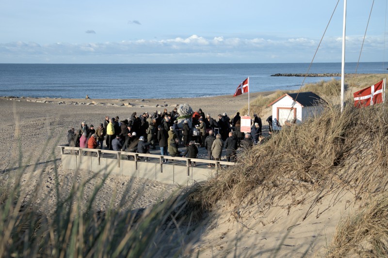 Kystdirektoratet mente, at "Mary" står på den forkerte side af den såkaldte klitbeskyttelseslinje, 300 meter fra kysten.