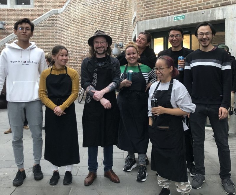 Holdet bag den ny foodtruck laver retter fra hele verden, men råvarerne er grønlandske.