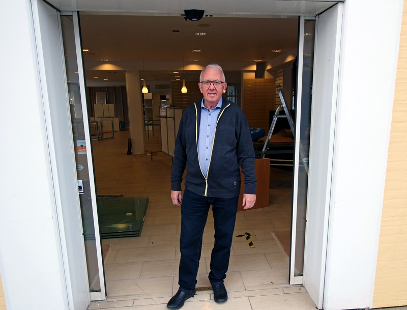 Hans Jørgen Dalum og. resten af medarbejderne i genbrugsbutikken er klar til at åbne i nye omgivelser 9. januar.