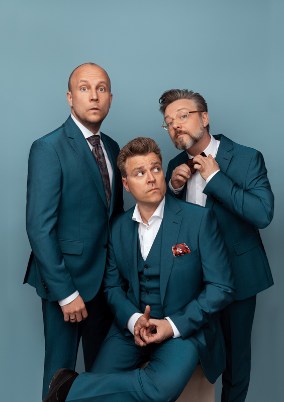 Der er intet, der er aftalt, når den musikalske comedytrio bestående af Rasmus Søndergaard, Kasper Le Fevre og Kasper Gattrup træder ind i rampelyset.