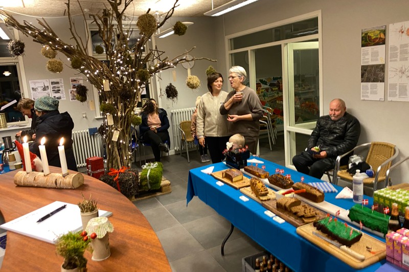 Der blev serveret kaffe og hjemmebagt kage, der blev bagt af Charlotte Brændgaard Kappel, samt Thy-øl til de fremmødte i stationsbygningen, som foreningen har fået stillet til rådighed af Thisted Kommune.