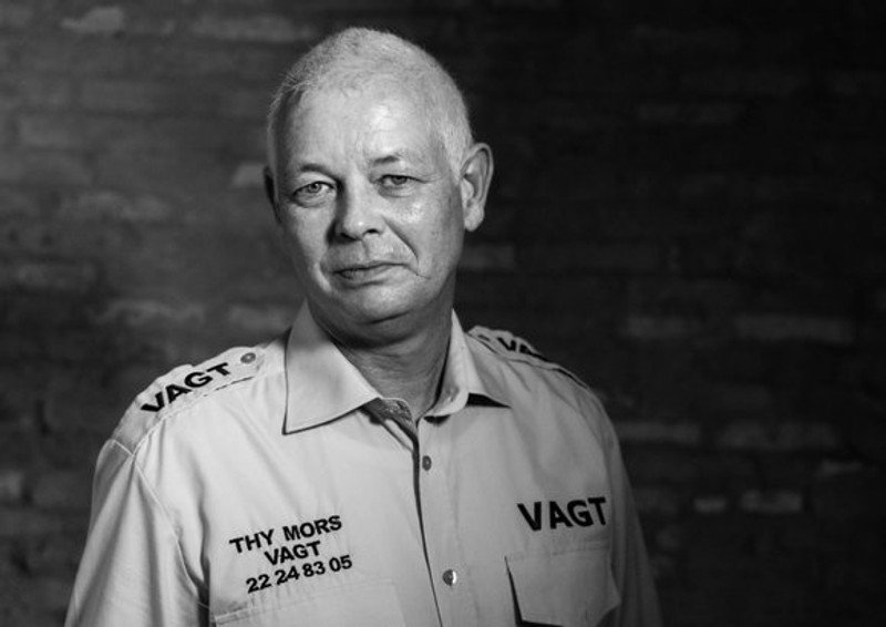 Thy - Mors Vagt kommer ikke til at patruljere i Thisted gågade i denne omgang alligevel. Her ses firmaets grundlægger, Michael Olesen, i vagtfirmaet politi-godkendte uniform