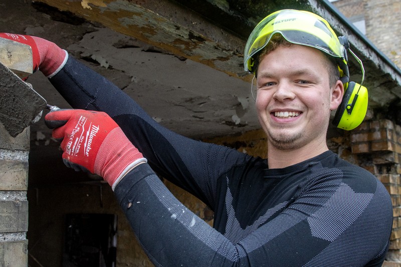 Chriss Holm Nielsen er netop sprunget ud som iværksætter og murermester med Torslev Murerforretning.