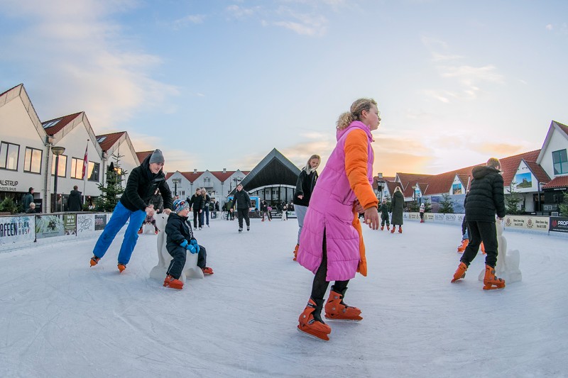 Skøjtebanen i Blokhus har i tre måneder været en hyggelig aktivitet i bybilledet. Nu bliver den pillet ned.