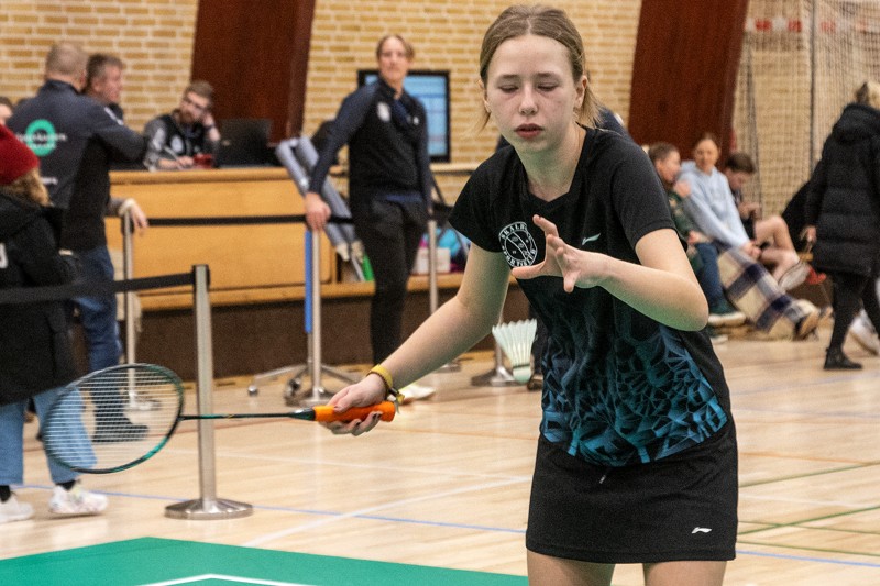 Aya Sofia Ulrik Jepsen fra Skalborg SK gik til stålet på den grønne CenterCourt i jagten på en af de eftertragtede pokaler.