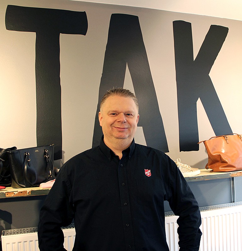 Frelsens Hærs genbrugschef Gert Pedersen oplyser, at det som hovedregel bliver op til kunderne selv at lukke sig ind.