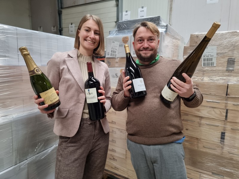 Anne Christensen og Kristian Ishøy fra vinbaren D'Wine i Algade afholder lagersalg fra lageret i Nørresundby.