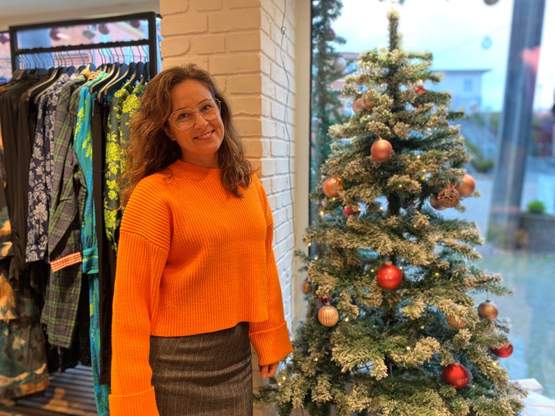 Nanna Stamer glæder sig... Først til en god julehandel - derefter til at flytte sin butik til gågaden i Hadsund.