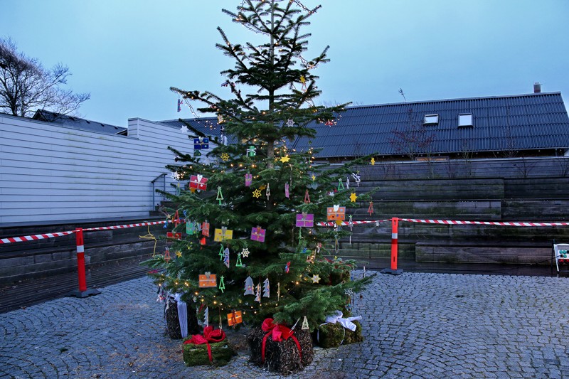 Der vil være salg at juletræer og dekorationer.