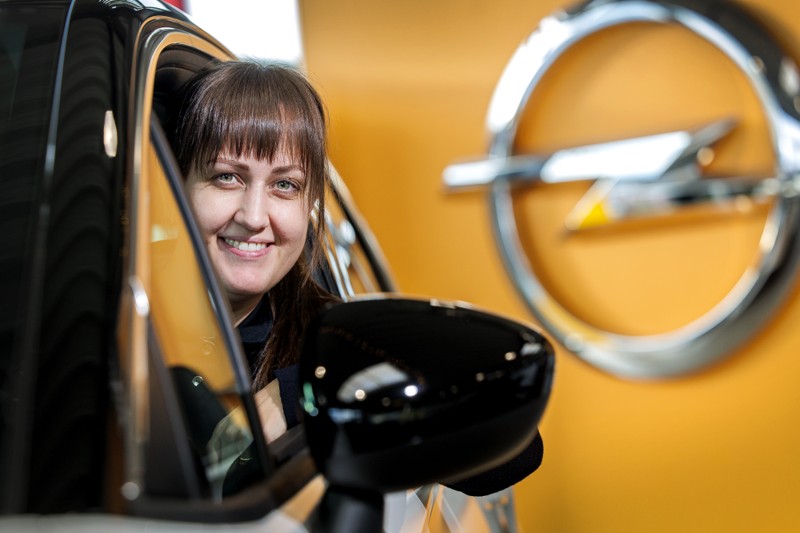 Kvinder er ikke overrepræsenteret i bilbranchen, men hos Uggerhøj i Hjørring mener man, at kvinder kan gøre en positiv forskel for både afdeling og kunder.