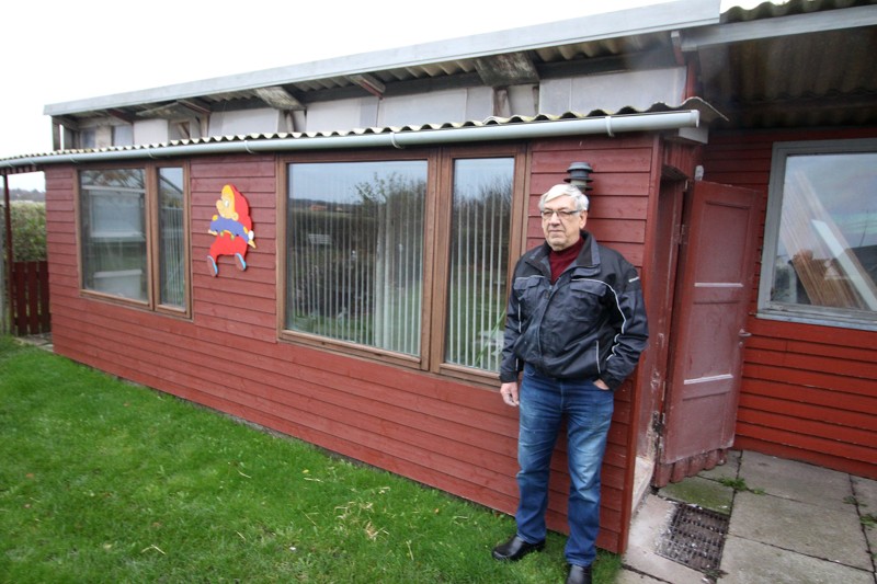 Charles Nielsen har selv bygget sit hus til duerne af genbrugsmaterialer.