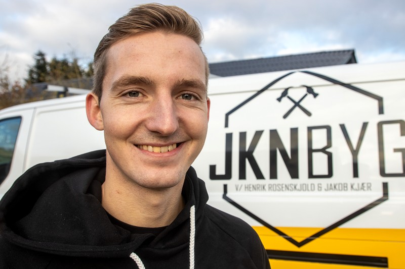 Fra årsskiftet kan Henrik Rosenskjold kalde sig direktør og medejer, når han overtager halvdelen af tømrerfirmaet JKN Byg.