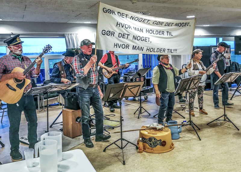 Gårdsangerne fra Thy bidrog med den musikalske underholdning ved centerrådets julefrokost.