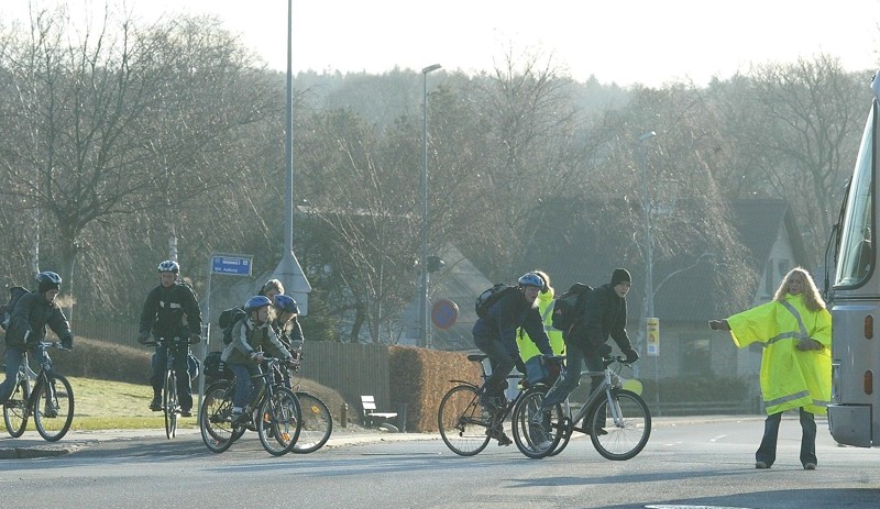 Trafiksikkerhedsudvalget i Frederikshavn Kommune har besøgt fire folkeskoler for at sætte fokus på, hvad forældre kan gøre for, at deres barn kommer sikkert til skole