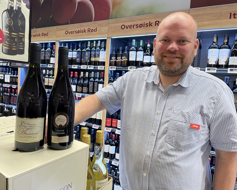 Martin Lynggaard, vinspecialist hos SuperBrugsen i Hadsund.
