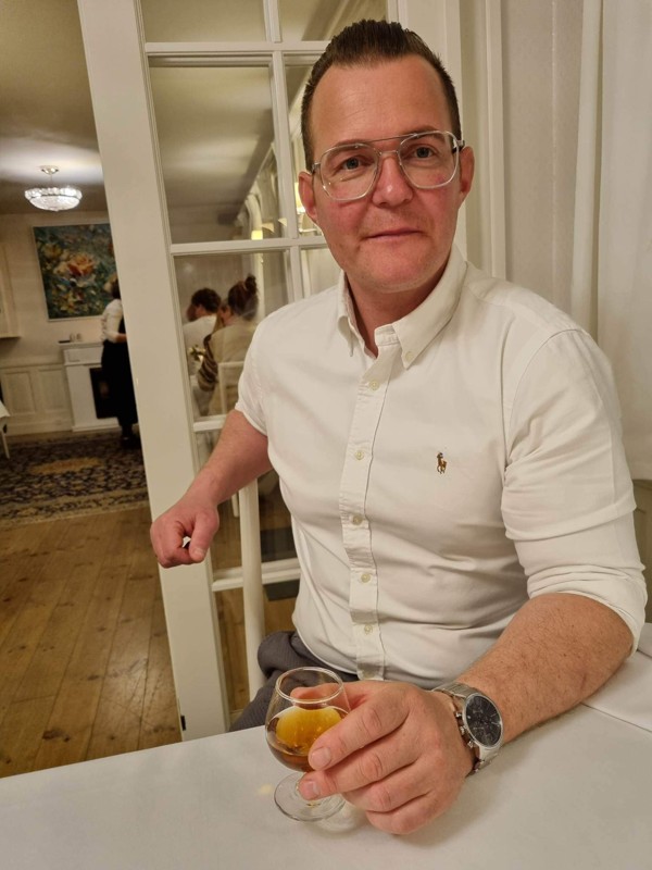 Mike Kirch er 39 år og fra Aalborg. I dag bor han i Vodskov og arbejder som servicetekniker.