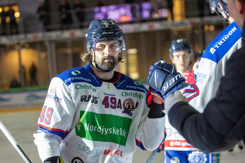 Christopher Frederiksen blev matchvinder for Frederikshavn White Hawks med to scoringer på straffeslag.