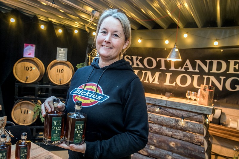Lige nu er årets julerom en efterspurgt vare hos Skotlander Spirits' nye butik.