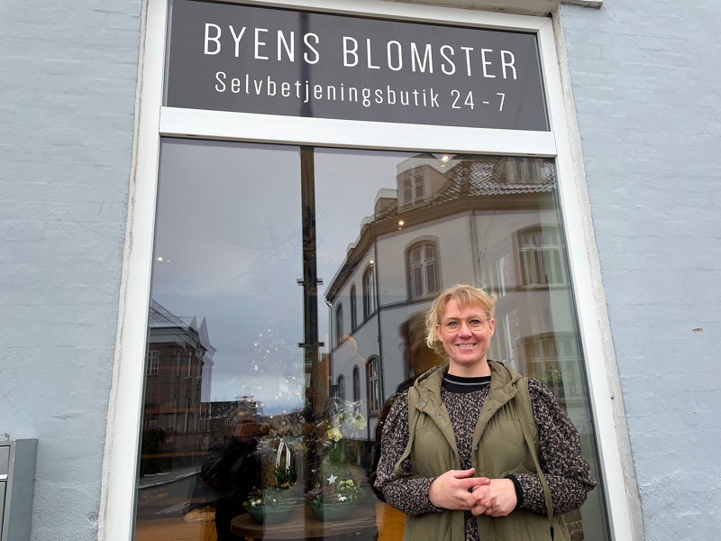 Første del af "Byens Blomster" - en selvbetjeningsbutik - åbner i dag, mens den almindelige butik slår dørene op mandag den 16. januar.