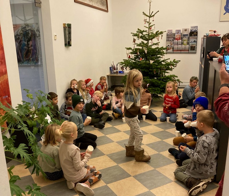 Børnene sikrede igen den rette julestemning i Advokathuset.