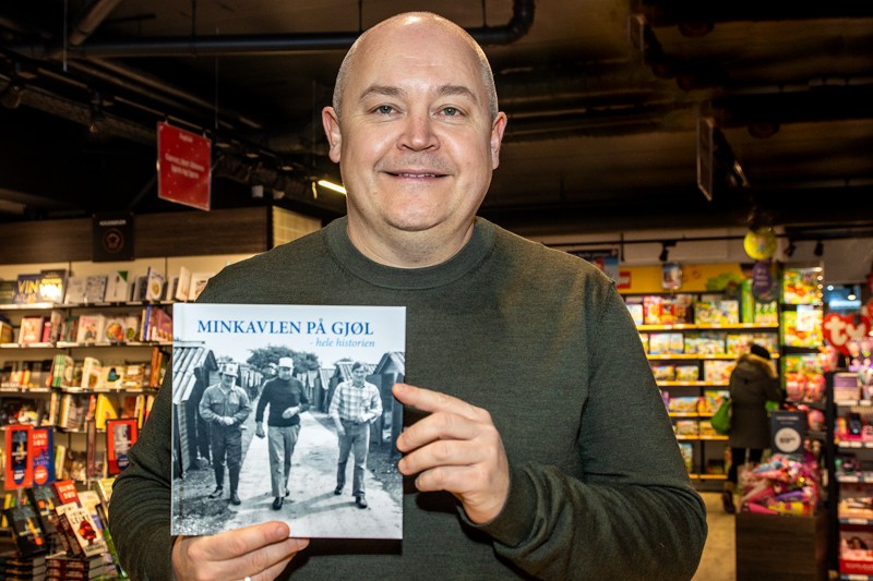 Boghandler Klaus Simonsen, Bog og Ide i Aabybro, mener, at bogen om minkavlerne på Gjøl er en væsentlig lokalhistorisk udgivelse, der har appel til mange mennesker i Jammerbugt kommune.