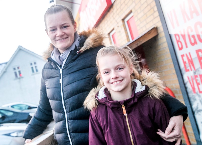 Anita Clemmensen og datteren Ida er også glade for brugsen. - Det er ikke godt for byens udvikling, siger Anita Clemmensen