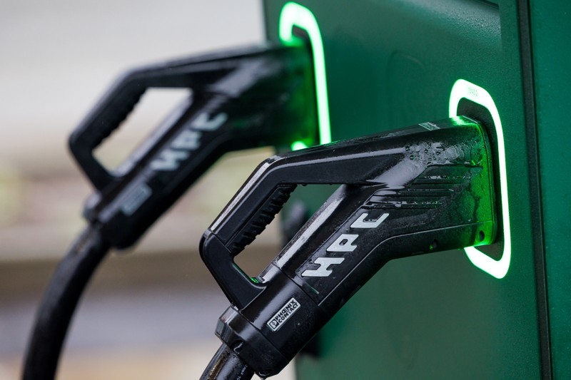 I december kunne Clever indvie sin nye lynladestation ved Kvix i Thisted. Firmaet vil nu etablere sig med hele 5000 kvadratmeter på Vester Fald ved Nykøbing, hvor også både Tesla og Allego får ladestationer.
