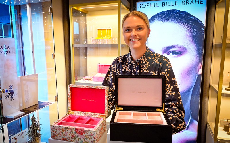 De smukke smykkeskrin fra danske Sophie Bille Brahe hos Bendixen, er årets overraskende julegavehit, fortæller Lærke Vigsø..