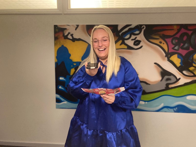 Helene Bruun bliver her ringet op af Account Manager Isabella Nordahl Olsen fra Der Nordjyske Mediehus.