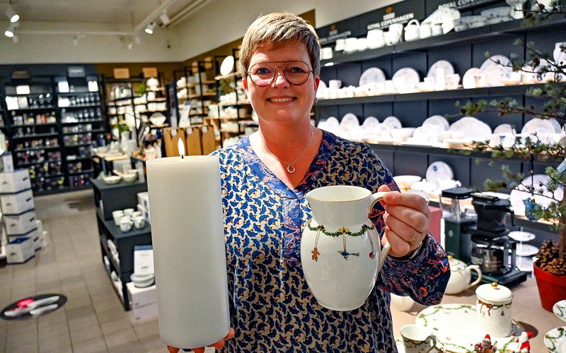 Elektriske "stearinlys" og Royal Copenhagen julestel er det mest efterspurgte og overraskende hos Karina Klim i Kop og kande Thisted.