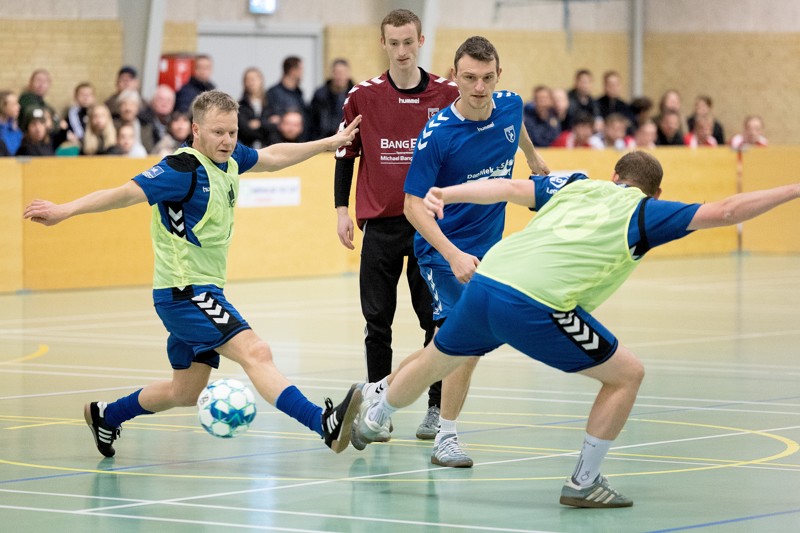 Efter to års pause på grund af Covid-19, afholdes der igen Nørhalne VVS Cup. I år deltager 20 af Nordjyllands bedste seriehold. Her tørner Biersted og Løgstør sammen.