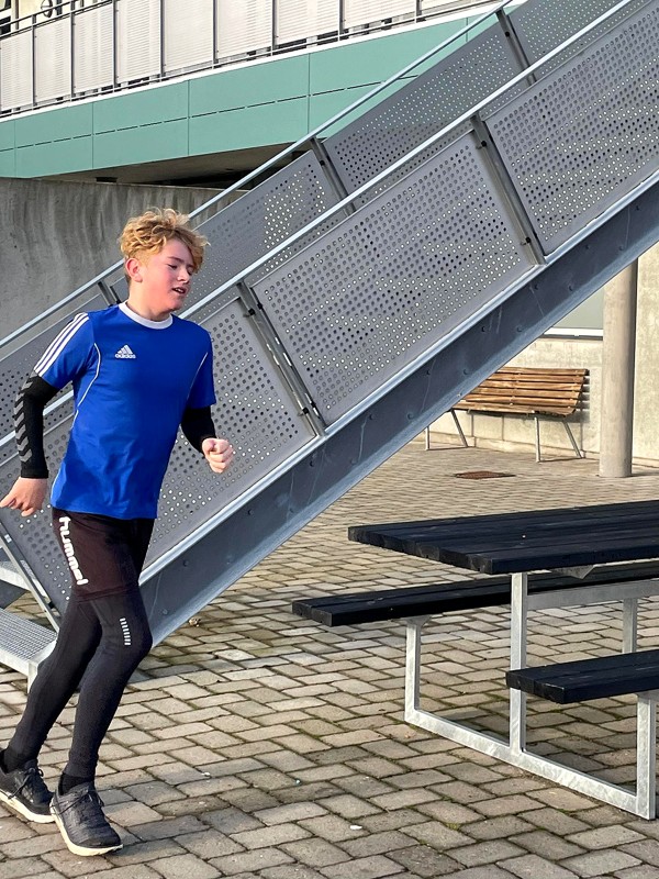Den kun 12 årige Tristan deltog for første gang i halvmaraton og gennemførte.
