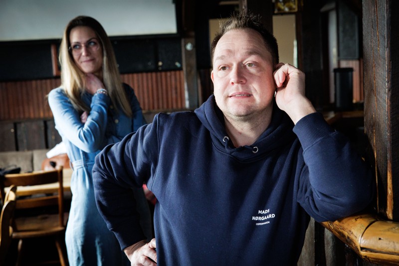 Martin "Sulfo" Frandsen Møller overtager sammen med sin Dorthe det ikoniske værtshus Lord Nelson - i daglig tale Lorden - i havnebyen Hvalpsund.