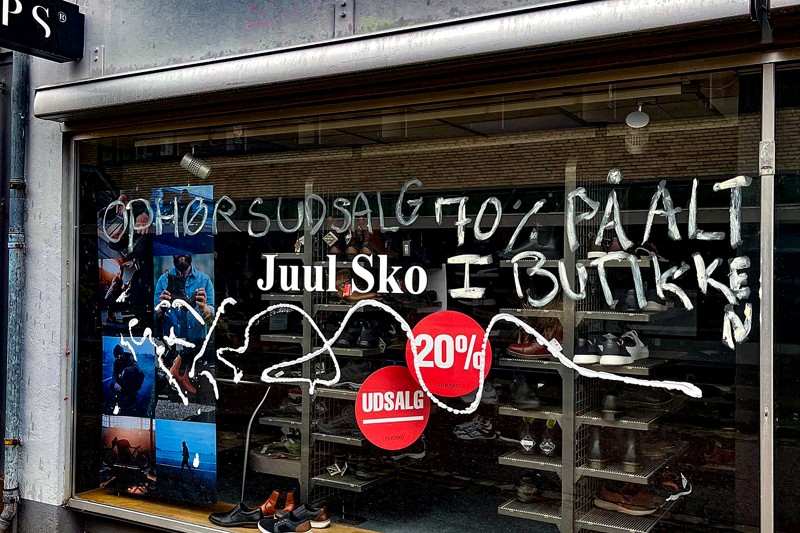 Denne nytårshilsen mødte butikker som Tops Juul Sko. Det hele var dog en spøg. Privatfoto.