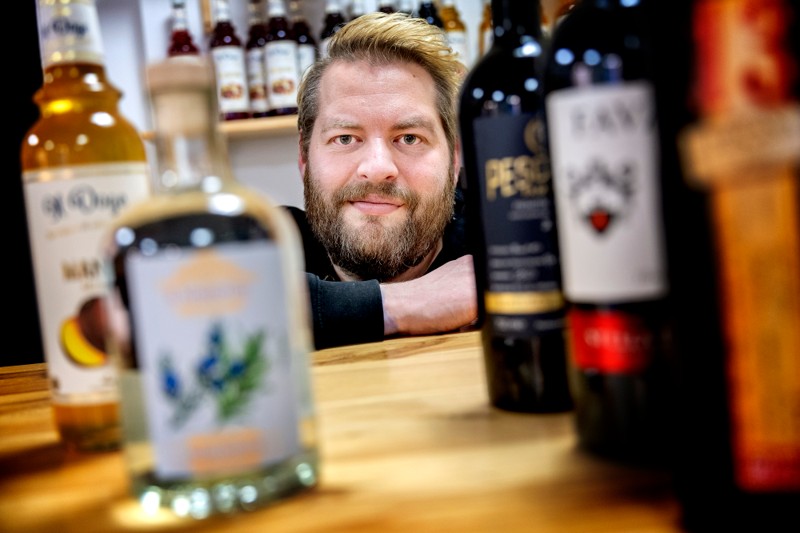 Efter lidt mere end tre år lukker Rene Kiil sin vinforretning, og dermed er det også et farvel til drømmen om at være selvstændig butiksejer.