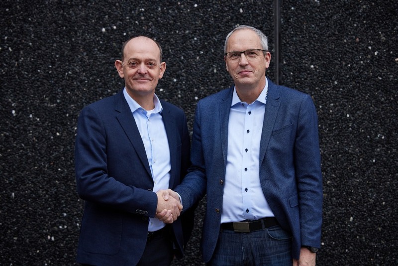 Niels Søndergaard-Pedersen (tv.) bliver nye CEO for Fårup Betonindustri. Afgående direktør Brian Knudsen vil for fremtiden hellige sig innovations og udviklingsarbejdet for betonproducenten.