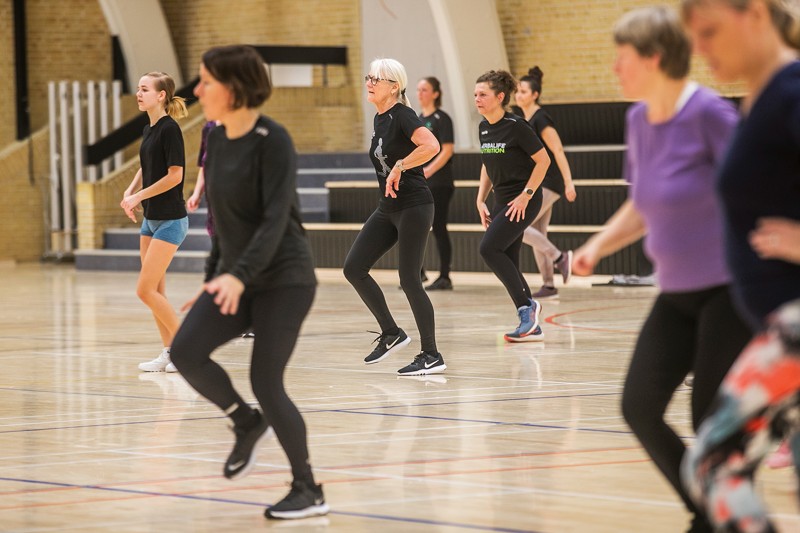 Et halvt hundrede deltagere havde fundet vej til Nytårsfitness i Jetsmark Idrætscenter.