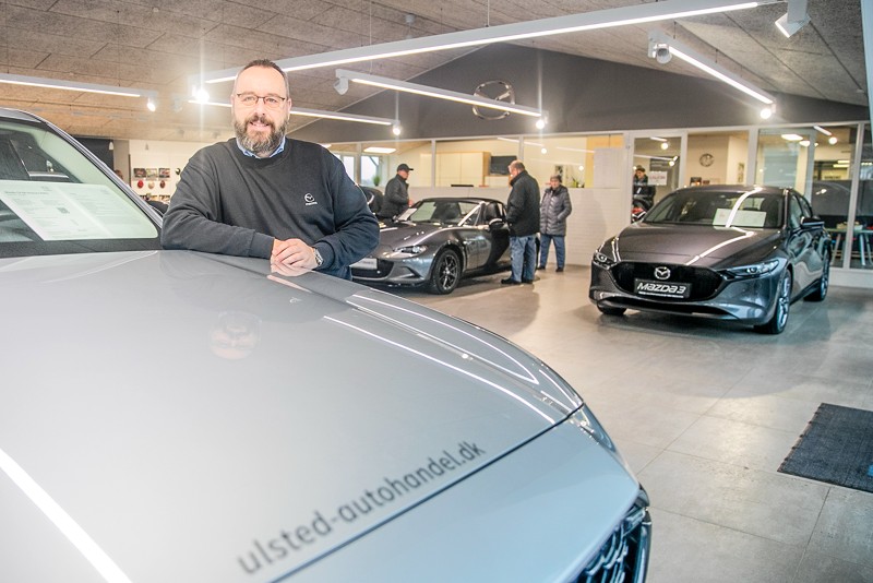 Brian Olsen glæder sig over, at det igen har været muligt at holde nytårskur hos Ulsted Autohandel.
