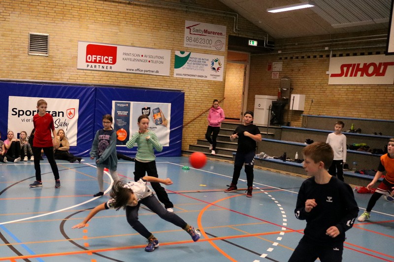 Sæbygaardskolens 5. klasses elever gjorde det godt i høvdingebold.