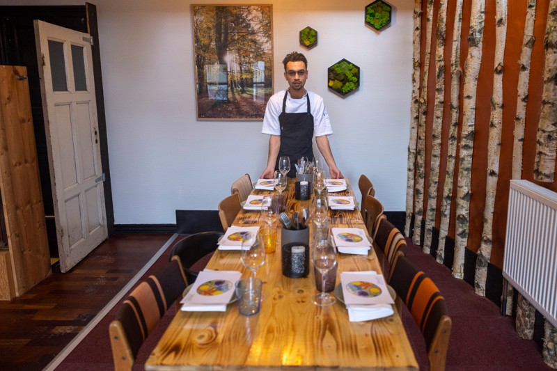 Restaurant Sæson i Frederikshavn har Tobias Vasant Hansen indrettet efter årets forskellige sæsoner her er det efterår.