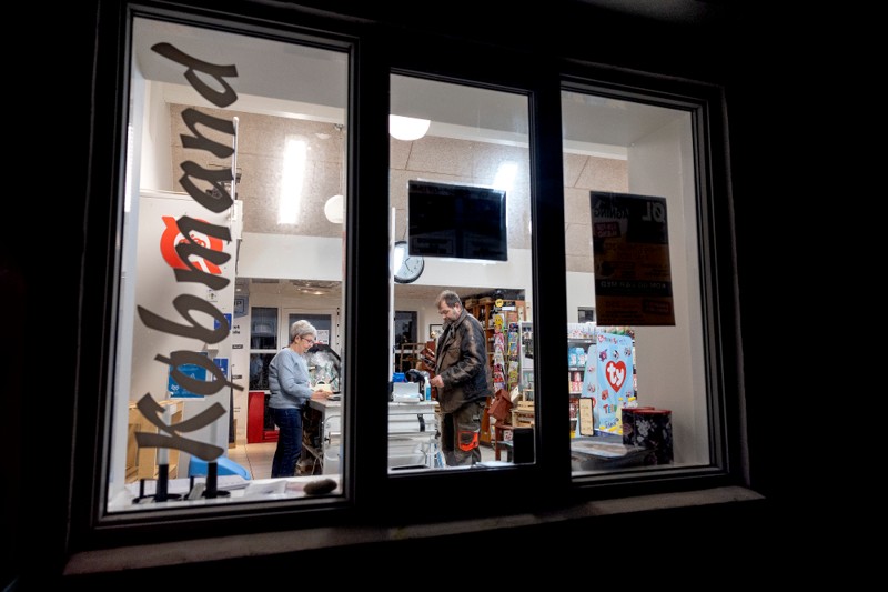 Der skal kun få justeringer til, at fremtiden tegner lys for byens butik. Hver hustand skal blot handle dagligvarer for 100 mere om måneden, desuden er der behov for yderligere et par frivillige og endelig at kommunen benytter stedet til at hjælpe borgere, som står udenfor arbejdsmarkedet.