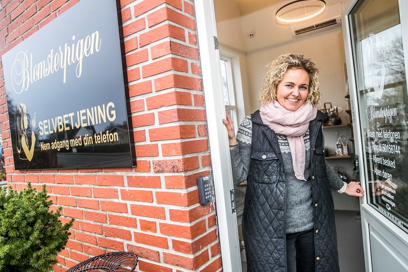 Dorte Hansen har slået dørene op til en selvbetjent afdeling af Blomsterpigen.