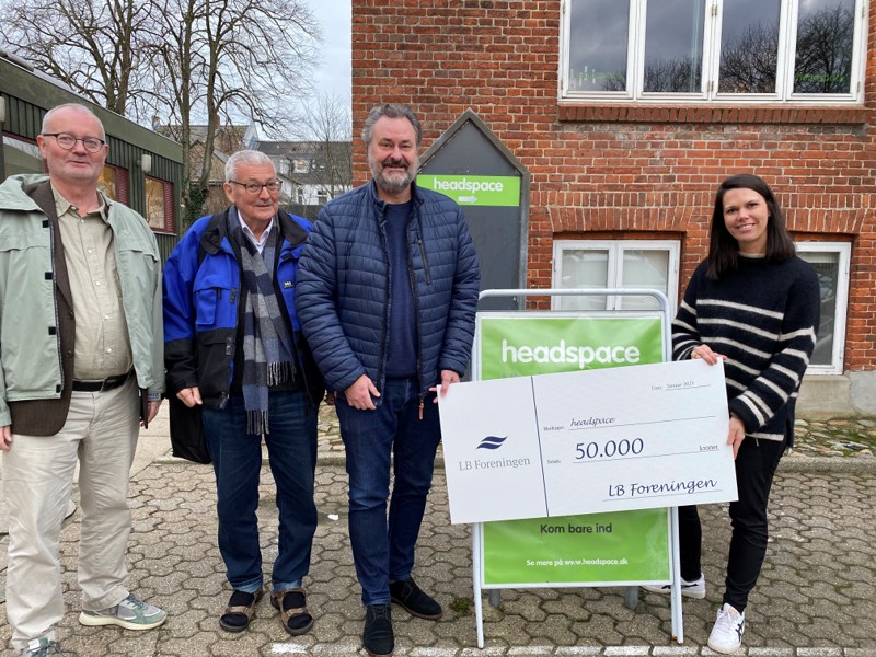 Headspace er meget taknemmelige for donationen fra LB Forening. Fra venstre ses Martin Hare Hansen, Erling Schmidt, Lars Busk Hansen og Line Brix Madsen.
