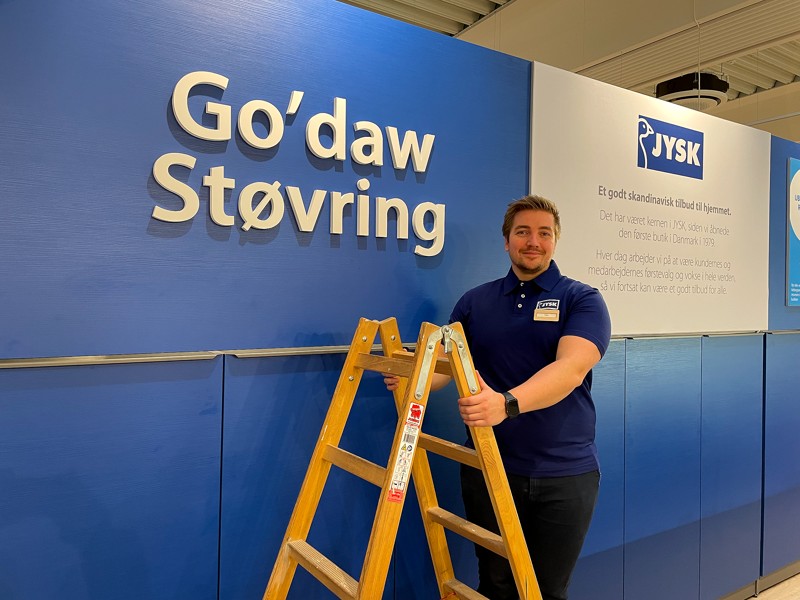 Rasmus Amdi Thybo Carlsen, Store Manager hos JYSK Støvring, glæder sig til at byde velkommen i den nye butik i Støvring.