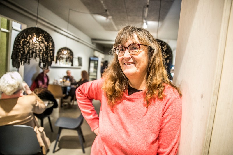 Lone Simonsen glæder sig over muligheden for at vise sine værker på Museum for Papirkunst.