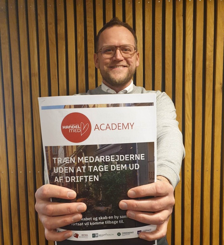 Kurserne er både til gavn for den almindelige thybo, der vil opleve en forbedret service - men også vores mange gæster i Thy, som helt sikkert vil opleve, at vi gør os ekstra umage for at byde dem velkommen, forklarer handelschef Michael Vendelbo.