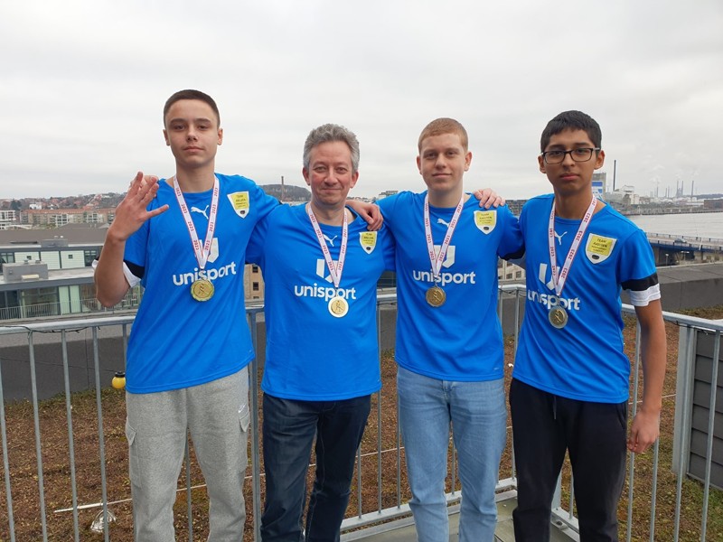 Guldvinderne. Fra venstre Szymon Witulski, Bjarne Axelsen, Mohamad Alian og Alex Emanuel Latorre.